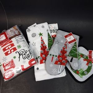 Holiday Time Christmas Holiday 5 Peace Set Vynil Tablecloth Hand Towel Mitten